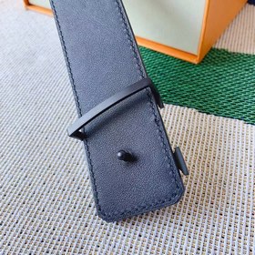 LV Louis Vuitton, изготовлено в Испании, с тисненым логотипом и с