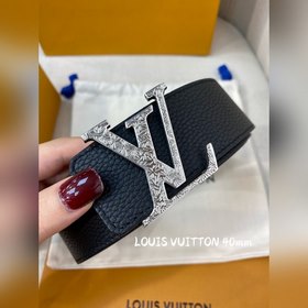 Пояс LOUIS VUITTON Этот пояс изготовлен из итальянской кожи, импо