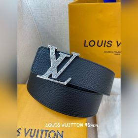 Пояс LOUIS VUITTON Этот пояс изготовлен из итальянской кожи, импо