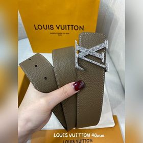 Пояс LOUIS VUITTON Этот пояс изготовлен из итальянской кожи, импо