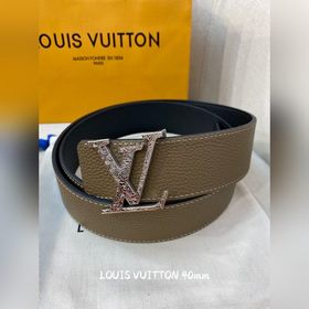 Пояс LOUIS VUITTON Этот пояс изготовлен из итальянской кожи, импо