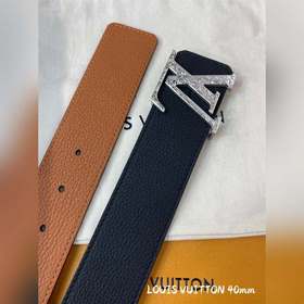 Пояс LOUIS VUITTON Этот пояс изготовлен из итальянской кожи, импо