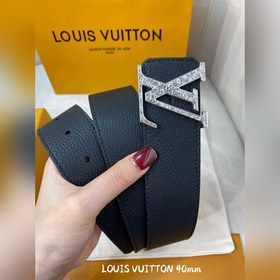 Пояс LOUIS VUITTON Этот пояс изготовлен из итальянской кожи, импо