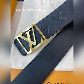 Пояс LOUIS VUITTON Этот пояс изготовлен из итальянской кожи, импо
