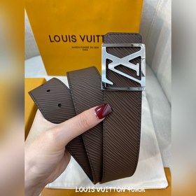 Пояс LOUIS VUITTON Этот пояс изготовлен из итальянской кожи, импо