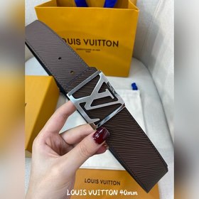 Пояс LOUIS VUITTON Этот пояс изготовлен из итальянской кожи, импо