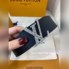 Пояс LOUIS VUITTON Этот пояс изготовлен из итальянской кожи, импо