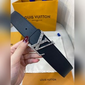 Пояс LOUIS VUITTON Этот пояс изготовлен из итальянской кожи, импо