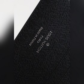 LV Модель M80770 Кошелек MULTIPLE Этот кошелек Multiple изготовл