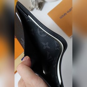 LV Модель M80770 Кошелек MULTIPLE Этот кошелек Multiple изготовл