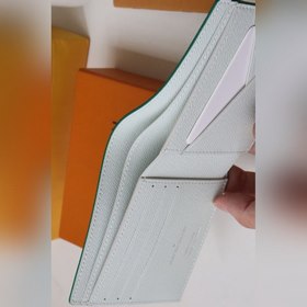LV Кошелек MULTIPLE Модель M80850 Этот кошелек Multiple являетс