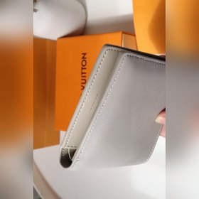 LV Multiple Кошелек Модель M81026 Изготовлен из специально обрабо