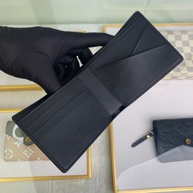 LV Multiple кошелек, модель M62901 Этот кошелек Louis Vuitton Mu