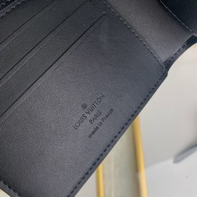 LV Multiple кошелек, модель M62901 Этот кошелек Louis Vuitton Mu