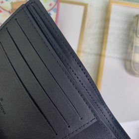 LV Multiple кошелек, модель M62901 Этот кошелек Louis Vuitton Mu