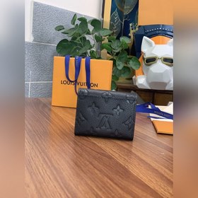 LV Zoé кошелек, модель M62935, черный Кошелек Zoé изготовлен из м