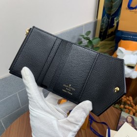 LV Zoé кошелек, модель M62935, черный Кошелек Zoé изготовлен из м