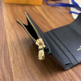 LV Zoé кошелек, модель M62935, черный Кошелек Zoé изготовлен из м