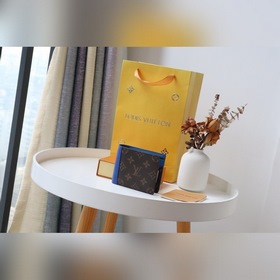 LV MULTIPLE Кошелек Модель M80781 Этот компактный изящный коше