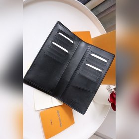 LV Brazza Кошелек Модель M81440 Сшитый из гладкой кожи кожи Tauri