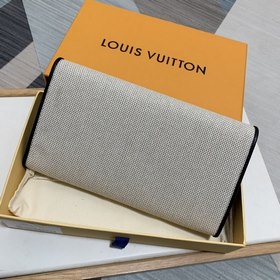 LV Модель M81305 Кожаный кошелек Эта модель изготовлена из мягко