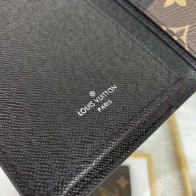 Кошелек LV Brazza, модель M69410 Этот кошелек Brazza выполнен из