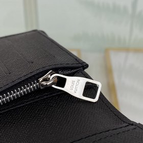 Кошелек LV Brazza, модель M69410 Этот кошелек Brazza выполнен из