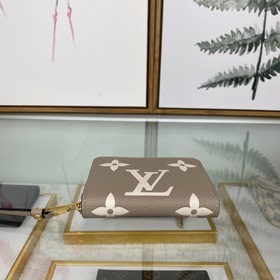 Louis Vuitton, модель M69797, цвет абрикосовый, кожа бычка Эта м