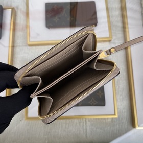 Louis Vuitton, модель M69797, цвет абрикосовый, кожа бычка Эта м