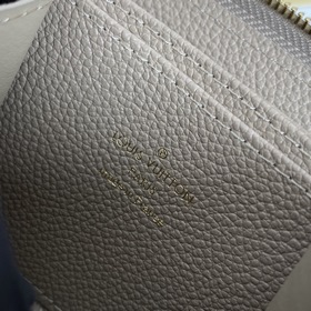 Louis Vuitton, модель M69797, цвет абрикосовый, кожа бычка Эта м