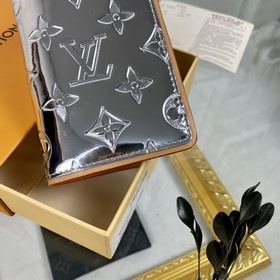 LV Модель M80805 Серебристый зеркальный кошелек из серии SLENDER