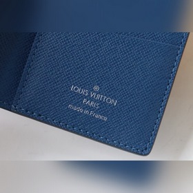 LV Модель M30787 Кошелек для мелочи Этот кошелек для мелочи отлич