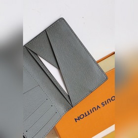 LV Модель M30787 Кошелек для мелочи Этот кошелек для мелочи отлич
