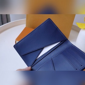 LV Карманный кошелек Модель M81413 Этот карманный кошелек с отпе