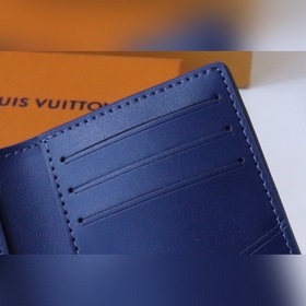 LV Карманный кошелек Модель M81413 Этот карманный кошелек с отпе