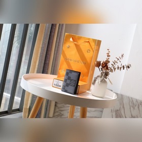 LV Карманный кошелек Модель N60441 Этот карманный кошелек изготов