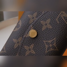 LV Кошелек для мелочи Модель M62361 Золотая застежка Компактный, 
