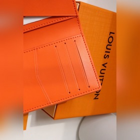 LV модель M81028 Многофункциональный кошелек в форме сумки Этот