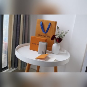 LV модель M81028 Многофункциональный кошелек в форме сумки Этот