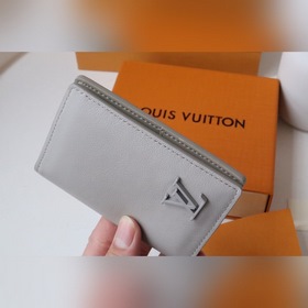 LV модель M81028 Многофункциональный кошелек в форме сумки Этот