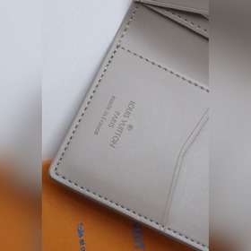 LV модель M81028 Многофункциональный кошелек в форме сумки Этот