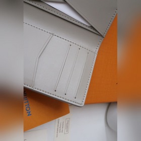 LV модель M81028 Многофункциональный кошелек в форме сумки Этот
