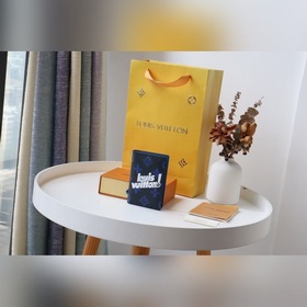 LV Модель M80798 Кошелек для мелочи виде сумки Этот универсальны
