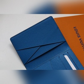 LV Модель M80798 Кошелек для мелочи виде сумки Этот универсальны