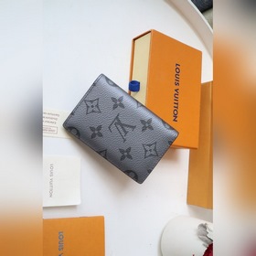 LV Карманный кошелек Модель M30837 Этот карманный кошелек изгото