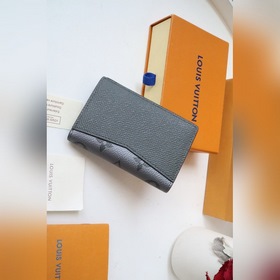 LV Карманный кошелек Модель M30837 Этот карманный кошелек изгото