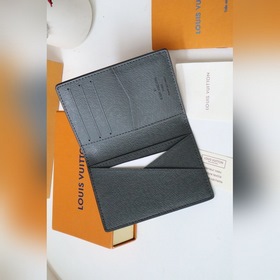 LV Карманный кошелек Модель M30837 Этот карманный кошелек изгото