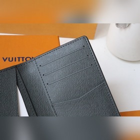 LV Карманный кошелек Модель M30837 Этот карманный кошелек изгото