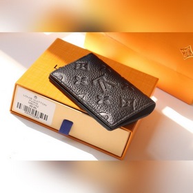 LV Карманный кошелек Модель M69044 Этот карманный кошелек изгото