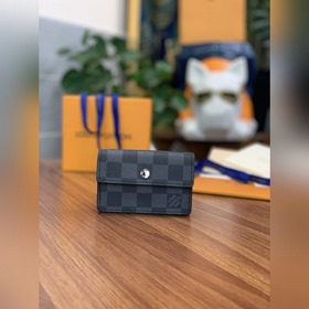 LV Модель M60729 Кошелек Monogram Black Элегантный и практичный к